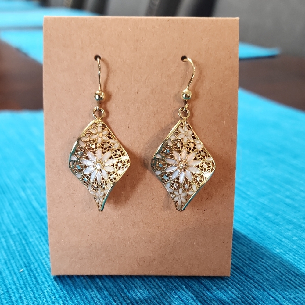 Elegant Gold Filigree Earrings